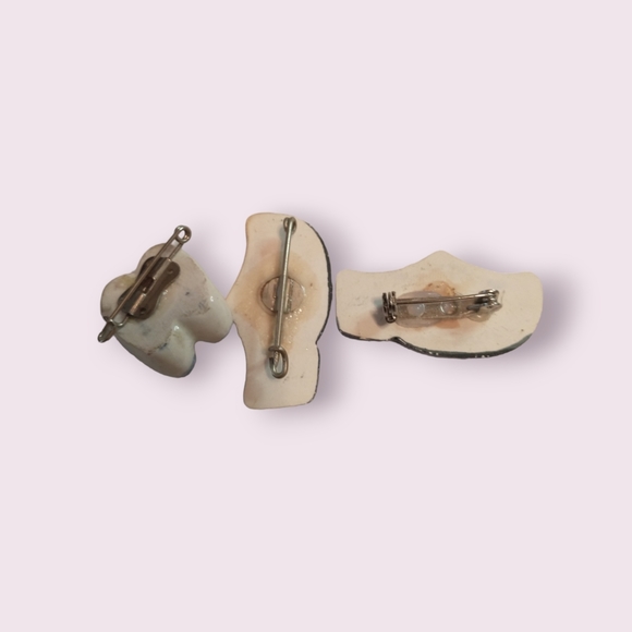Porcelain Dutch windmill clog shoe. 2 pins Brooch - Picture 2 of 5